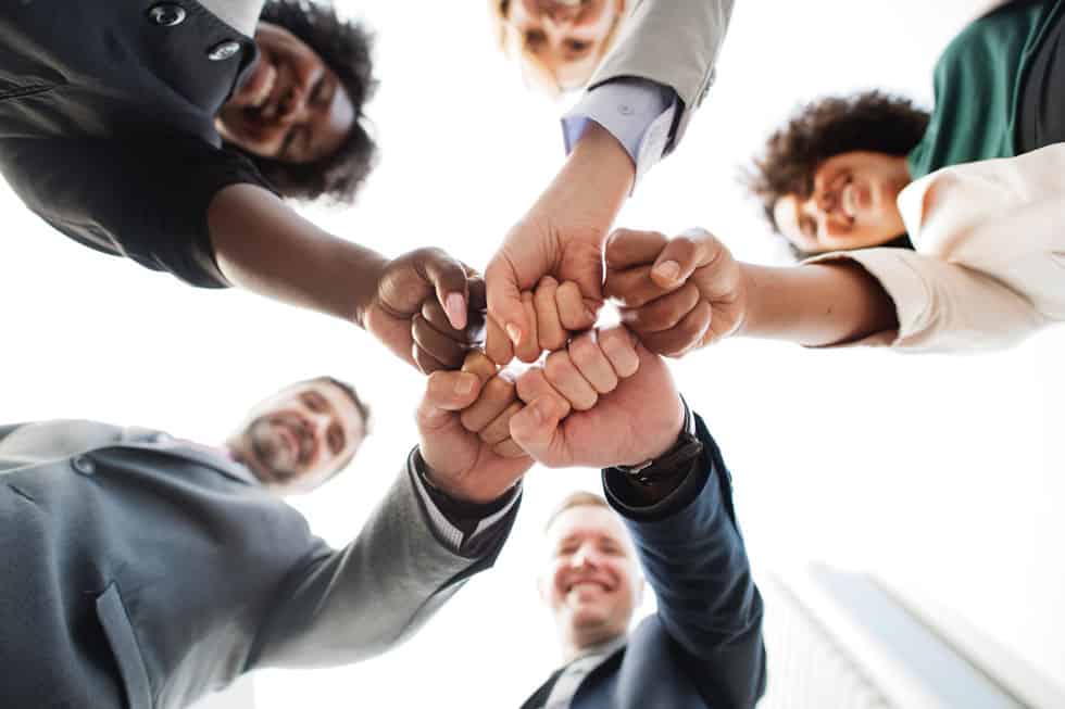 eSocial – Depende da sua empresa e do seu parceiro Contábil.